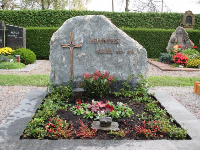 Das Grab von Gertrud und Alois Semmler in Donaueschingen-Aasen