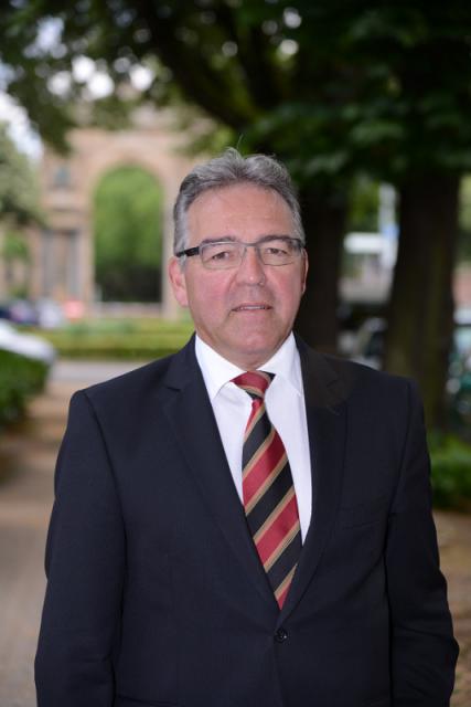 Mit Müller stellt sich Erinnerung ein, wenn das letzte Bild würdig ist und fein: Karl-Heinz Müller, Inhaber des Freiburger Bestattungsinstituts K.H. Müller